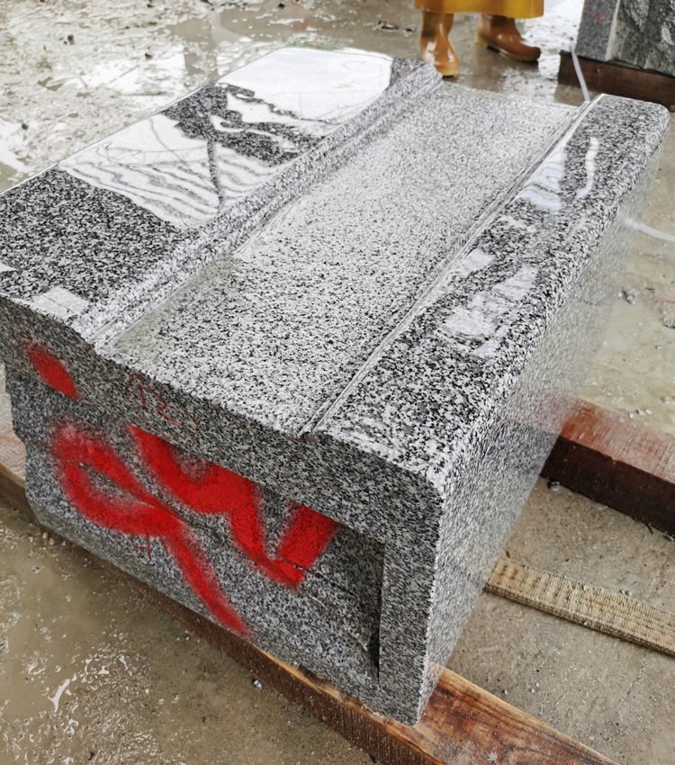 景區(qū)麻石異型石凳圖片 景區(qū)麻石異型石凳圖片