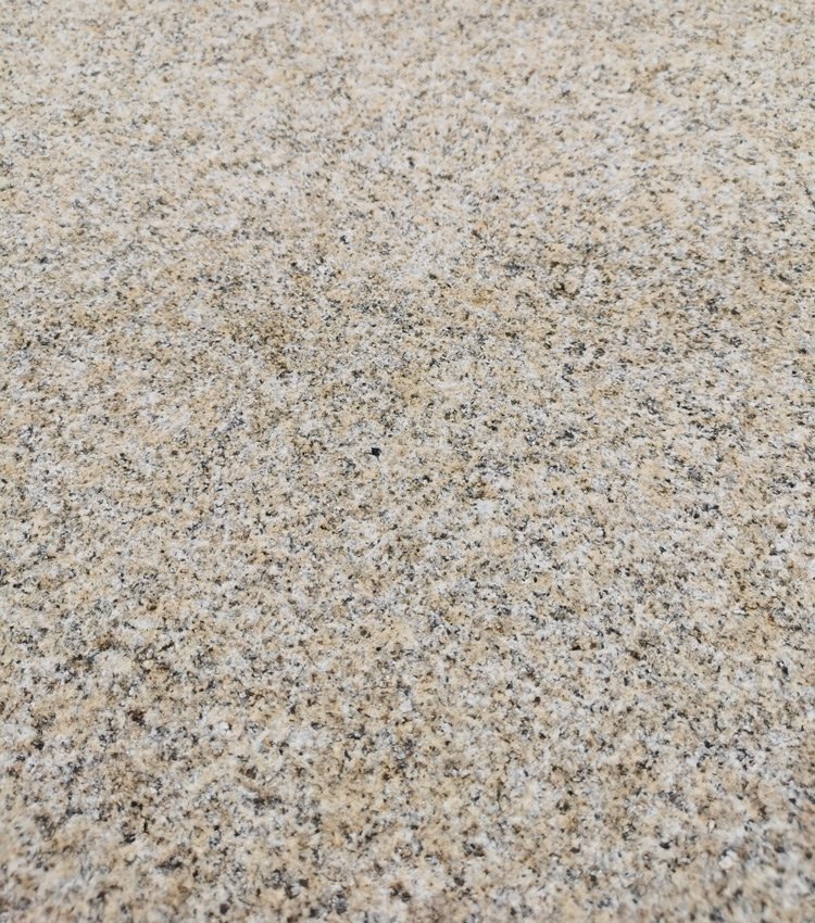 廣場(chǎng)地鋪黃銹石荔枝面